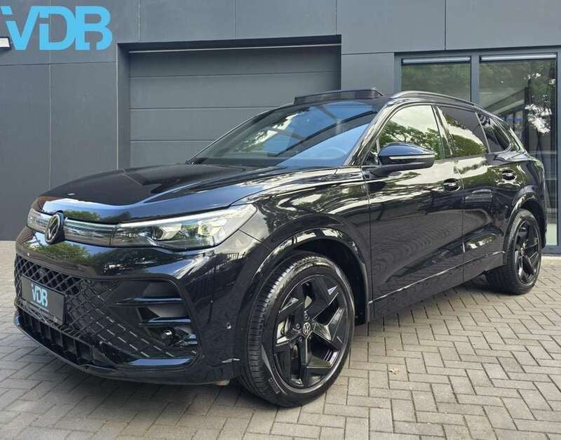 Zwart Gebruikt 2024 VW Tiguan Black Edition SUV | € 53.900 (Duur) - Afbeelding 1/4