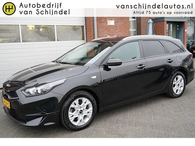 Zwart Occasion 2023 Kia Ceed Hatchback | € 18.945 (Goede deal) - Afbeelding 1/4