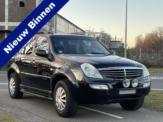 Zwart, metallic lak Gebruikt 2005 Ssangyong Rexton SUV | € 4.999 (Iets duurder) - Afbeelding 1/4