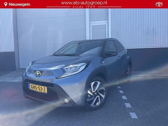 Grijs Gebruikt 2024 Toyota Aygo X Pulse SUV | € 20.900 - Afbeelding 1/4