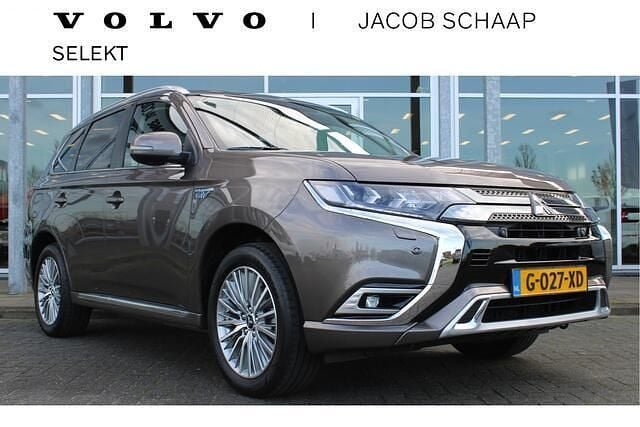 Bruin Gebruikt 2019 Mitsubishi Outlander Intense+ SUV | € 22.899 - Afbeelding 1/4