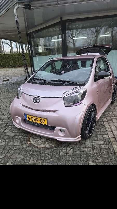 Paars Occasion 2013 Toyota iQ Hatchback | € 5.950 (Eerlijke prijs) - Afbeelding 1/4