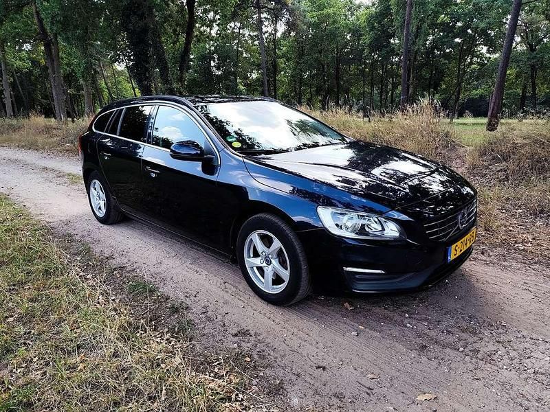 Blauw Gebruikt 2018 Volvo V60 Momentum Stationwagen | € 11.750 (Eerlijke prijs) - Afbeelding 1/4