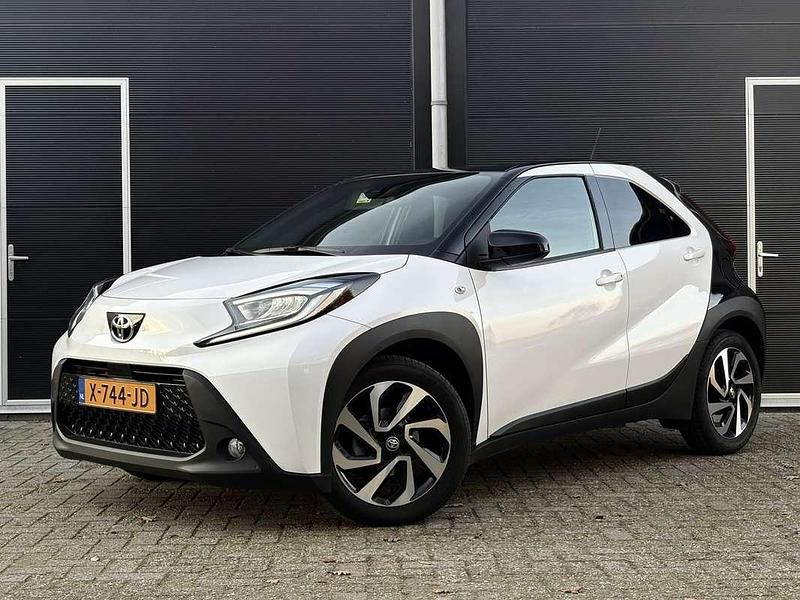 Wit Gebruikt 2023 Toyota Aygo X Pulse SUV | € 17.490 (Super prijs) - Afbeelding 1/4