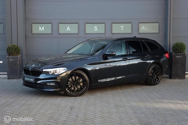 Zwart Gebruikt 2017 BMW 530 Comfort Edition Stationwagen | € 23.740 (Eerlijke prijs) - Afbeelding 1/4