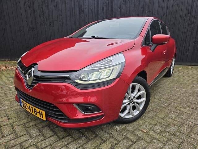 Rood Occasion 2018 Renault Clio IV Intens Hatchback | € 13.950 (Iets duurder) - Afbeelding 1/4