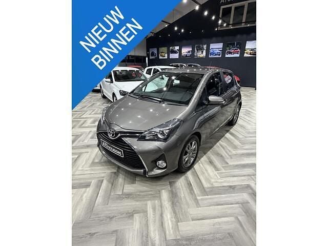 Bruin Occasion 2017 Toyota Yaris Hatchback | € 8.950 (Goede deal) - Afbeelding 1/4