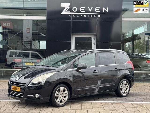 Zwart Gebruikt 2010 Peugeot 5008 MPV | € 1.995 (Eerlijke prijs) - Afbeelding 1/4