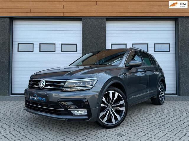 Grijs, metallic lak Gebruikt 2017 VW Tiguan R-line SUV | € 27.490 (Duur) - Afbeelding 1/4