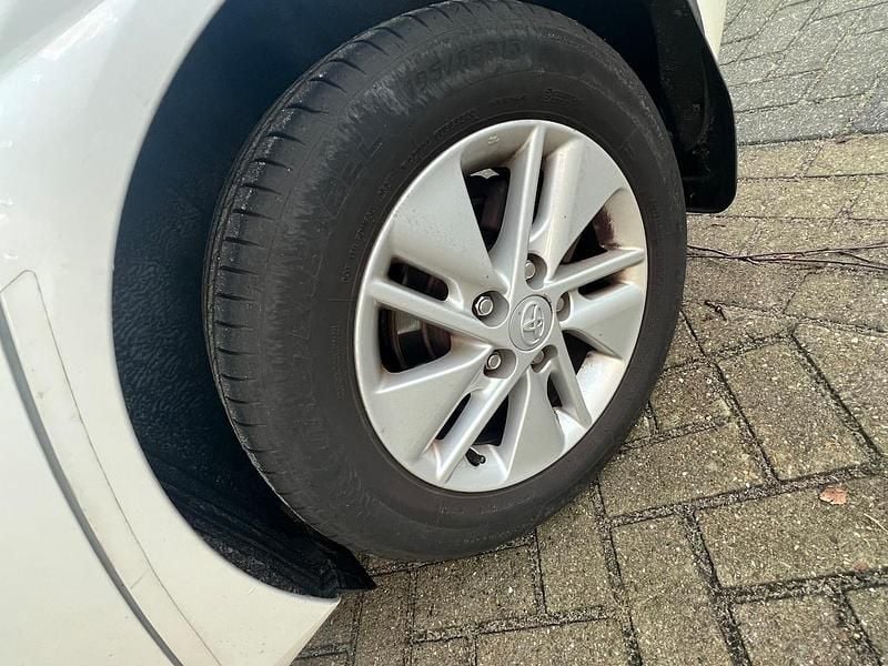 Wit Occasion 2013 Toyota Auris Hatchback | € 5.999 (Super prijs) - Afbeelding 1/4