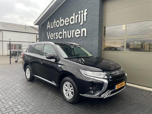 Zwart Gebruikt 2018 Mitsubishi Outlander SUV | € 19.950 - Afbeelding 1/4