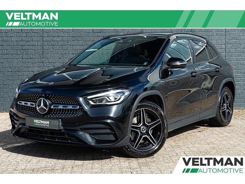 Zwart Occasion 2022 Mercedes GLA250 AMG line SUV | € 37.495 (Eerlijke prijs) - Afbeelding 1/4