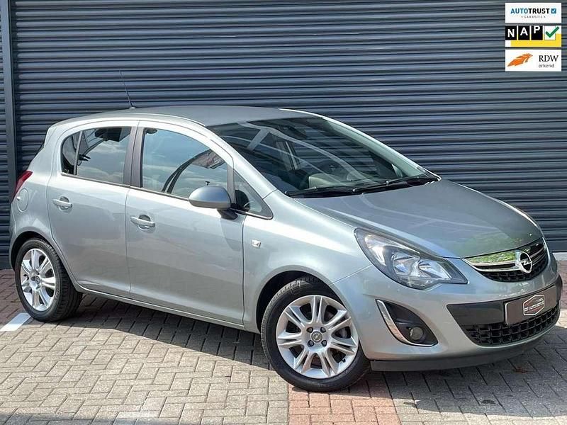 Grijs Gebruikt 2014 Opel Corsa Hatchback | € 5.990 (Eerlijke prijs) - Afbeelding 1/4