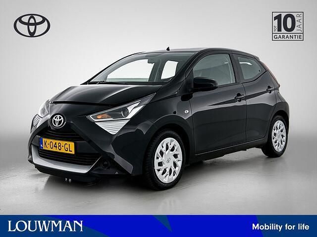Zwart metallic Gebruikt 2021 Toyota Aygo X-play Hatchback | € 12.745 (Iets duurder) - Afbeelding 1/4