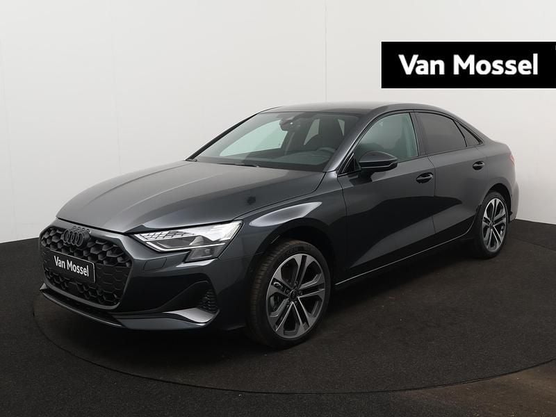 Grijs, metallic lak Gebruikt 2025 Audi A3 Advanced Sedan | € 37.900 (Eerlijke prijs) - Afbeelding 1/4