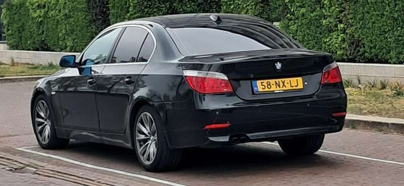 Zwart Gebruikt 2004 BMW 525 Sedan | € 3.750 (Eerlijke prijs) - Afbeelding 1/4