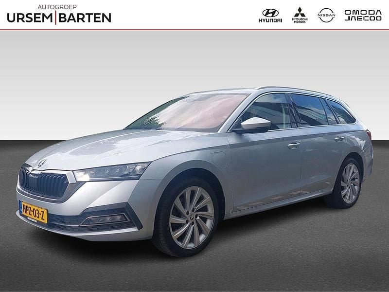 Grijs Occasion 2022 Skoda Octavia Business Line Stationwagen | € 19.930 (Super prijs) - Afbeelding 1/4