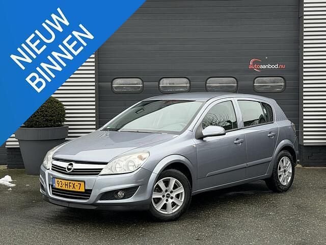 Grijs Occasion 2008 Opel Astra Hatchback | € 1.990 (Goede deal) - Afbeelding 1/4
