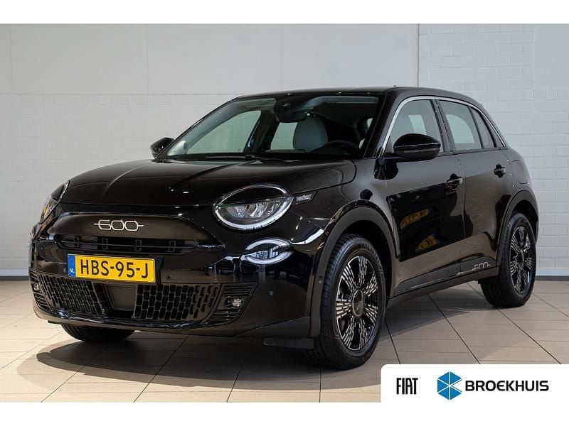 Zwart Occasion 2025 Fiat 600E Urban SUV | € 27.445 (Eerlijke prijs) - Afbeelding 1/4