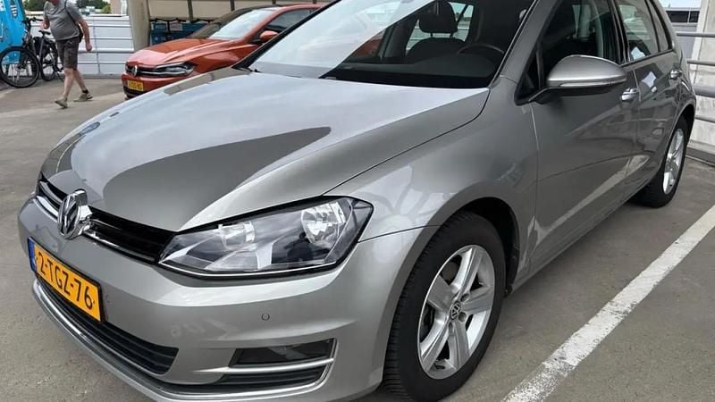 Tungsten silver Gebruikt 2014 VW Golf VII Highline Hatchback | € 10.750 (Goede deal) - Afbeelding 1/4