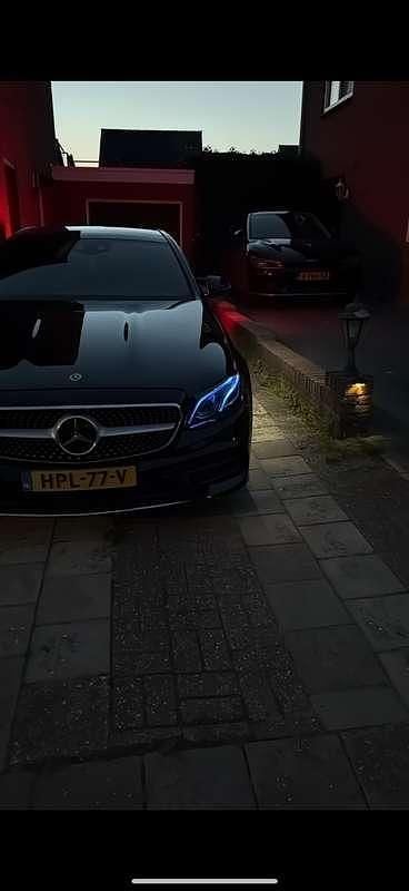 Zwart Gebruikt 2018 Mercedes E400 Premium Plus Sedan | € 44.999 (Eerlijke prijs) - Afbeelding 1/4