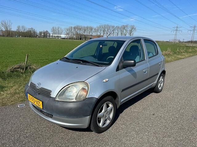 Occasion Toyota Yaris Luna 86 PK (63 kW) 2000 Grijs Hatchback