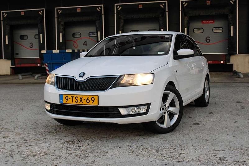 Wit Gebruikt 2014 Skoda Rapid Hatchback | € 6.500 (Eerlijke prijs) - Afbeelding 1/4