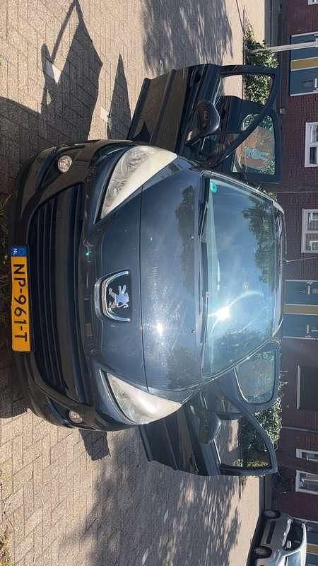 Zwart Gebruikt 2010 Peugeot 207 Hatchback | € 3.750 (Duur) - Afbeelding 1/2