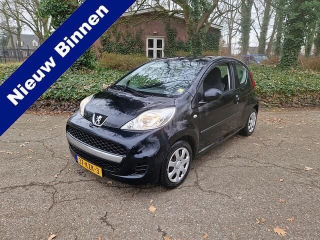 Zwart Occasion 2010 Peugeot 107 Hatchback | € 3.275 (Goede deal) - Afbeelding 1/4