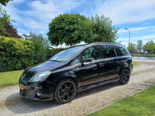 Zwart, andere lak Gebruikt 2006 Opel Zafira OPC MPV | € 5.950 (Duur) - Afbeelding 1/4