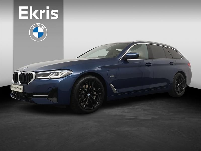 Blauw Gebruikt 2022 BMW 530e Executive Stationwagen | € 37.900 (Goede deal) - Afbeelding 1/4