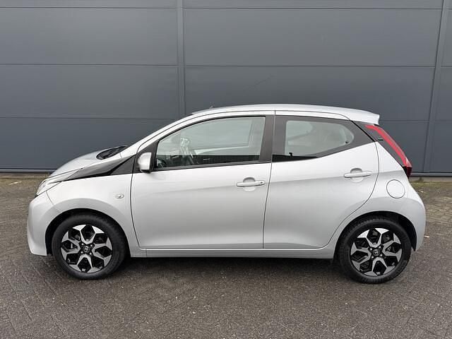 Occasion Toyota Aygo X-play 74 PK (54 kW) 2019 Zilver Hatchback