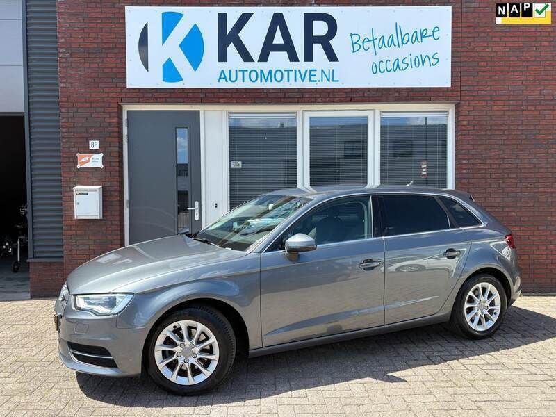 Grijs Gebruikt 2015 Audi A3 Attraction Hatchback | € 11.995 (Eerlijke prijs) - Afbeelding 1/4