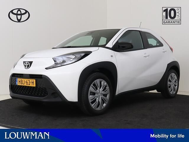 Wit Gebruikt 2025 Toyota Aygo X Play SUV | € 17.800 - Afbeelding 1/3