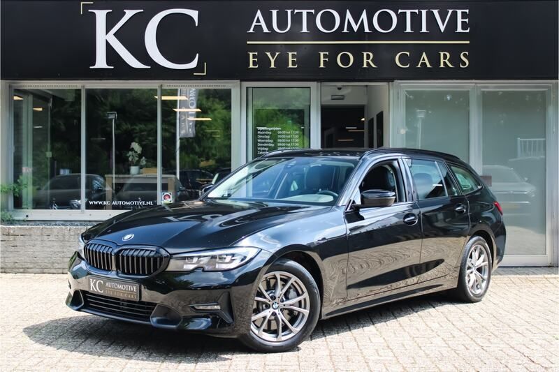 Zwart Gebruikt 2019 BMW 330 Executive Stationwagen | € 27.450 (Eerlijke prijs) - Afbeelding 1/4