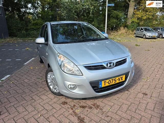 Grijs Gebruikt 2010 Hyundai i20 Hatchback | € 3.950 (Eerlijke prijs) - Afbeelding 1/4