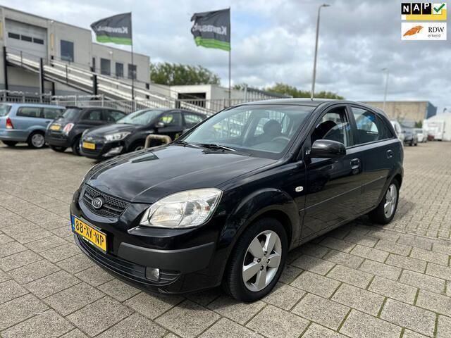 Zwart Gebruikt 2007 Kia Rio Hatchback | € 1.750 (Goede deal) - Afbeelding 1/4