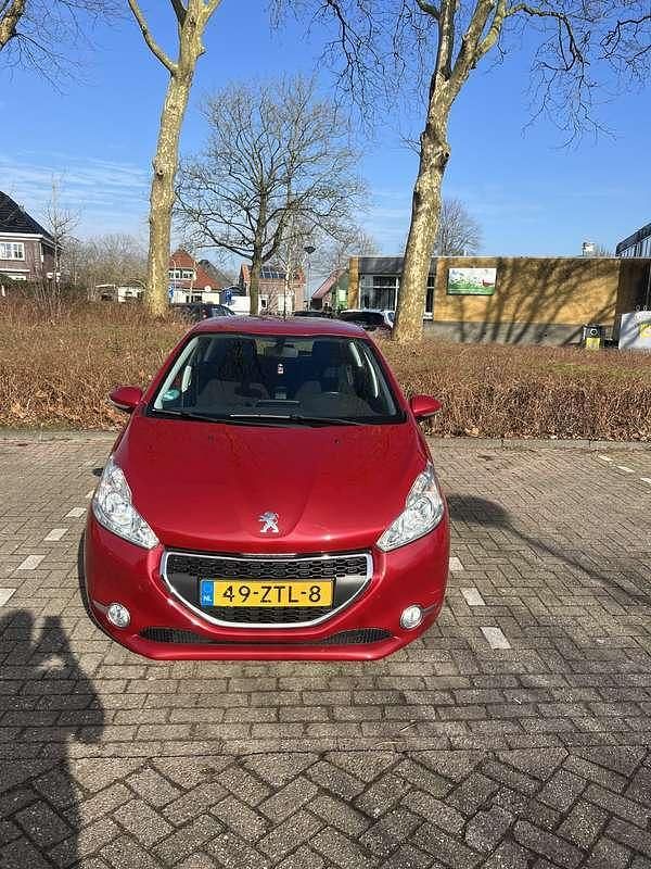Rood Gebruikt 2013 Peugeot 208 Active Hatchback | € 3.750 (Goede deal) - Afbeelding 1/4