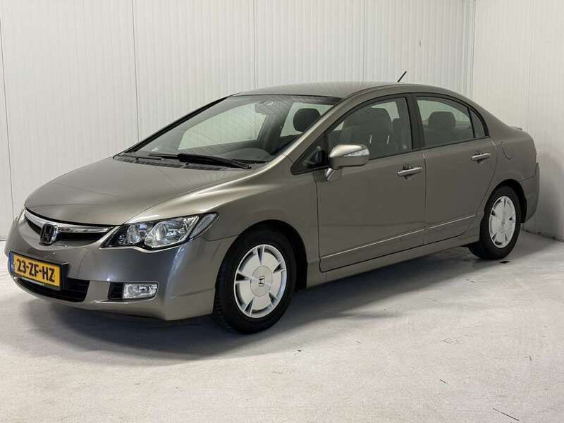 Grijs, metallic lak Gebruikt 2008 Honda Civic Hybrid Sedan | € 6.920 - Afbeelding 1/4