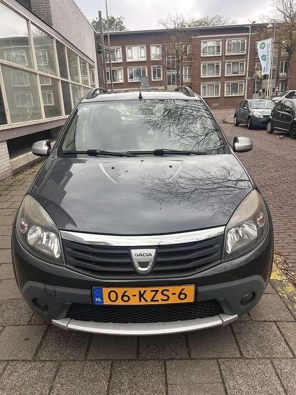Grijs Gebruikt 2010 Dacia Sandero Stepway Hatchback | € 3.200 (Iets duurder) - Afbeelding 1/4