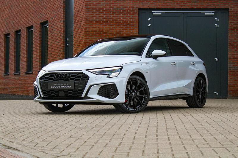 Wit Gebruikt 2022 Audi A3 Sportback e-tron Competition Hatchback | € 33.450 (Goede deal) - Afbeelding 1/4
