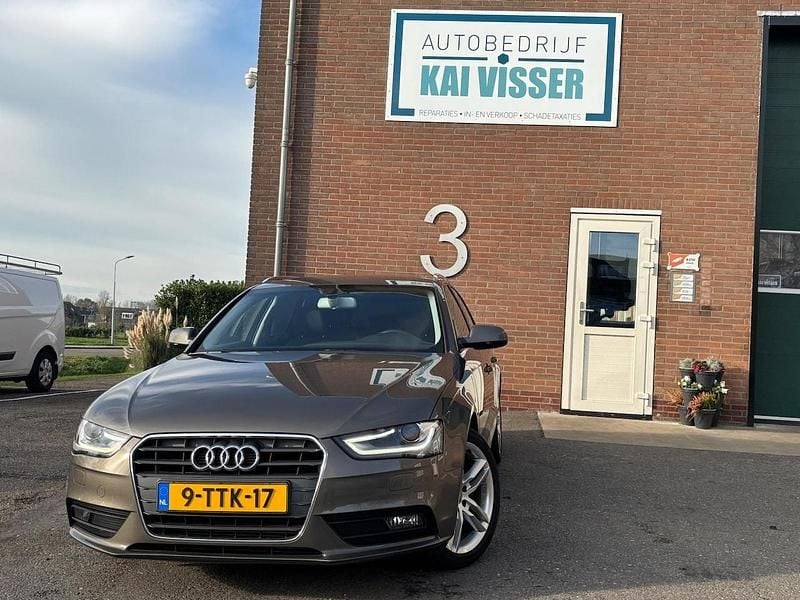Grijs Gebruikt 2014 Audi A4 Business Stationwagen | € 11.950 (Eerlijke prijs) - Afbeelding 1/4