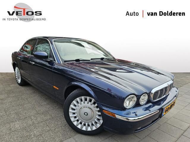 Blauw, metallic lak Gebruikt 2003 Jaguar XJ Supercharged Sedan | € 11.950 (Super prijs) - Afbeelding 1/4