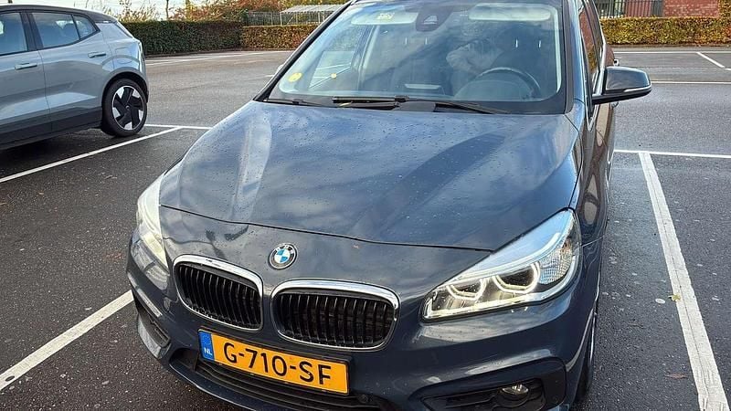 Grijs Gebruikt 2015 BMW 218 Luxury Line Stationwagen | € 6.500 - Afbeelding 1/4