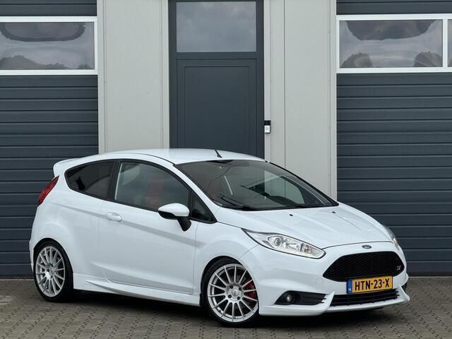 Wit Gebruikt 2013 Ford Fiesta ST-Line Hatchback | € 9.995 (Eerlijke prijs) - Afbeelding 1/4