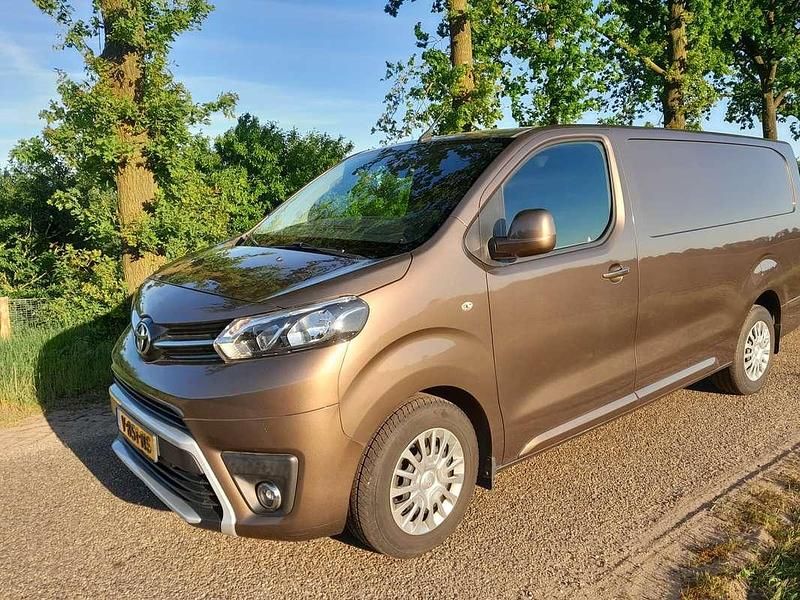 Bruin Gebruikt 2018 Toyota Proace Van | € 19.900 - Afbeelding 1/4