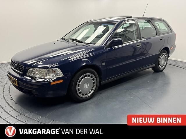 Blauw Occasion 2002 Volvo V40 Dynamic Stationwagen | € 2.500 (Eerlijke prijs) - Afbeelding 1/4