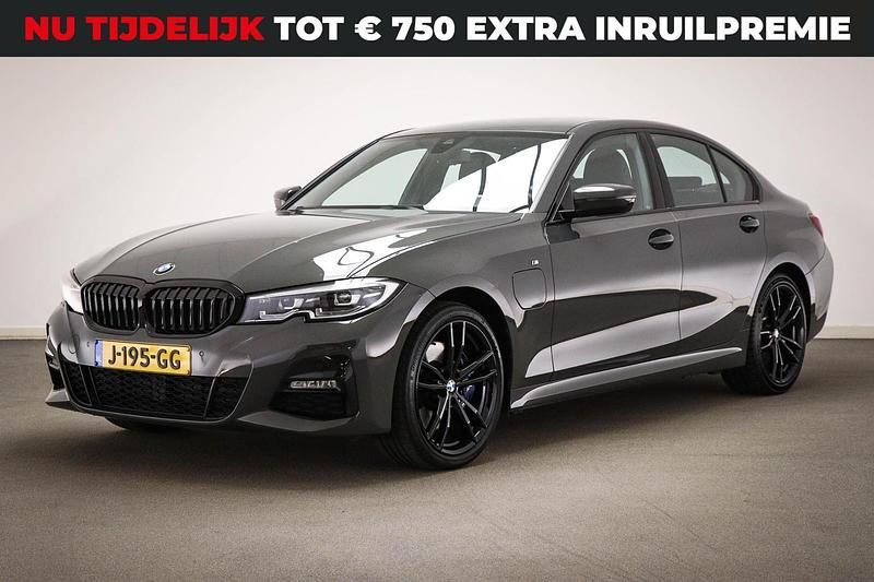 Grijs Gebruikt 2020 BMW 330e M Sport Sedan | € 34.245 (Duur) - Afbeelding 1/4
