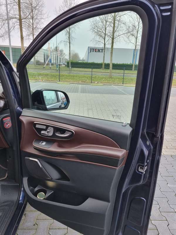 Blauw Gebruikt 2015 Mercedes V250 Edition MPV | € 37.860 - Afbeelding 1/4