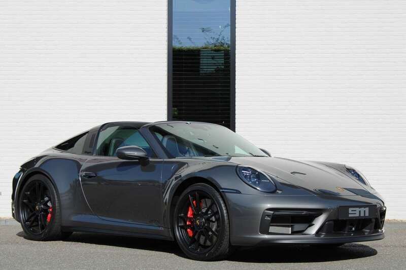 Grijs Gebruikt 2023 Porsche 992 Cabriolet | € 209.500 - Afbeelding 1/4